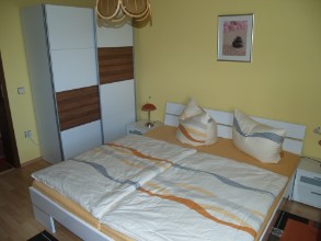 Schlafzimmer mit Kleiderschrank 16 qm